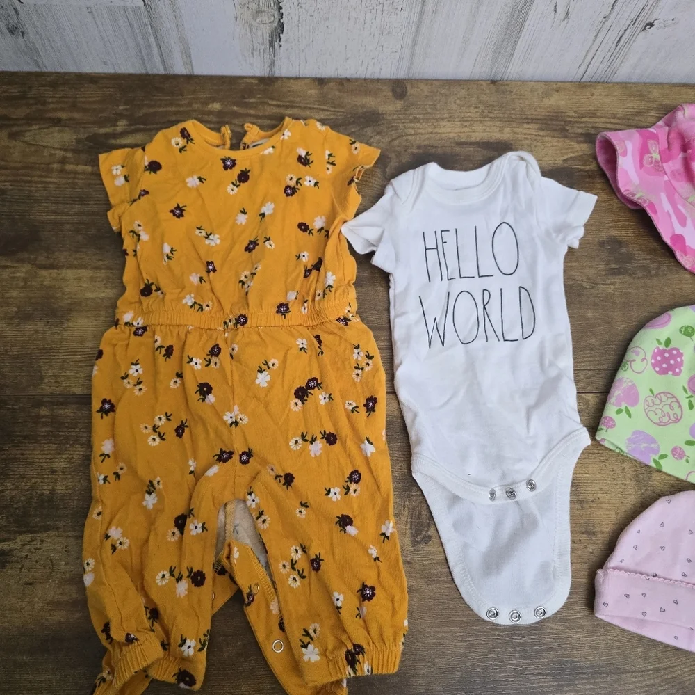 Baby Girls Size 0-3M Clothing Set Floral Romper, Bodysuit And Hats Lot Of 5